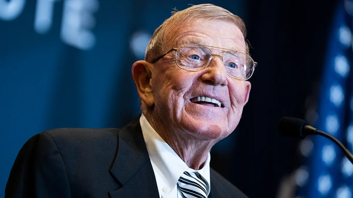 What was Lou Holtz Net Worth?