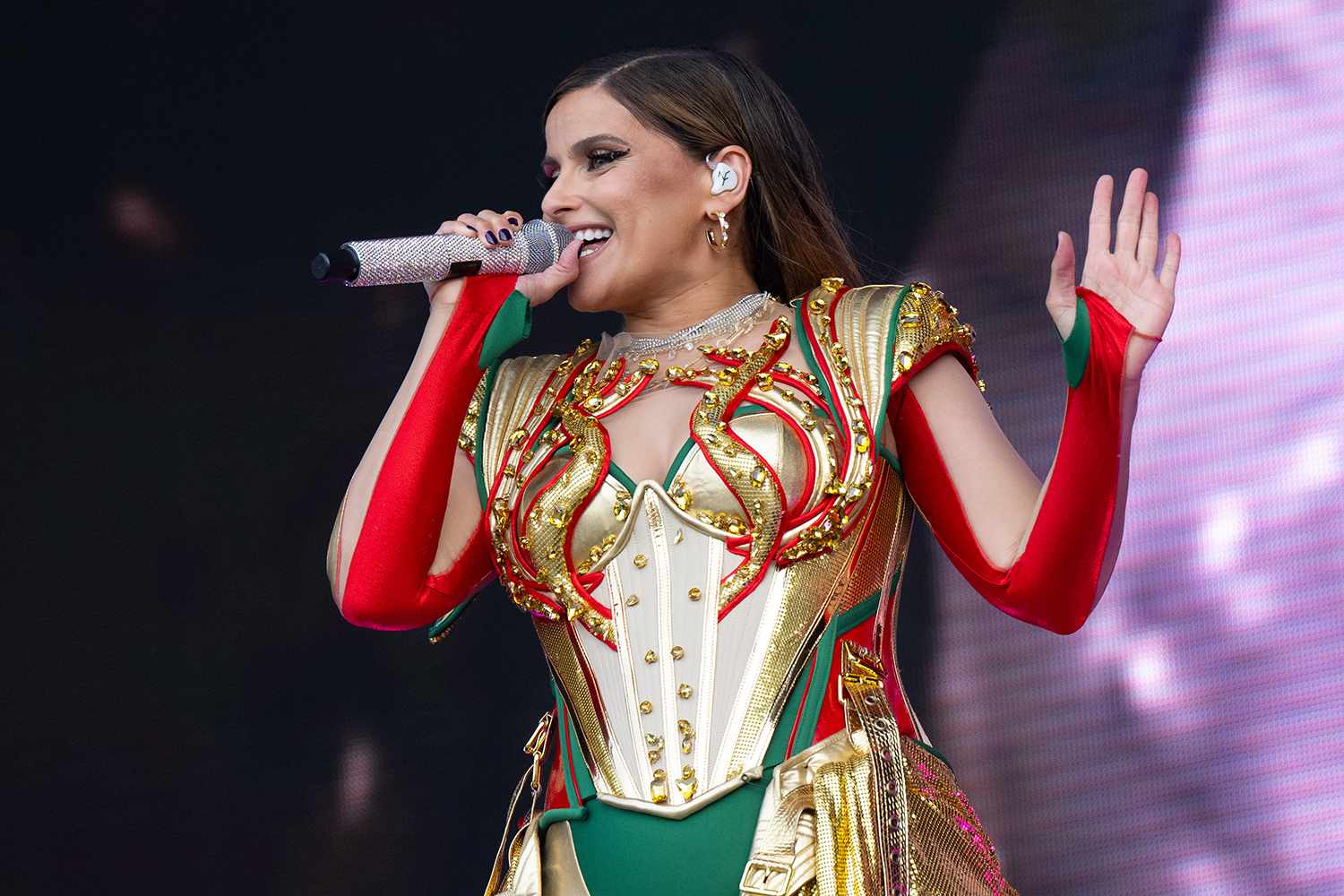 Nelly Furtado Net Worth - Sacco Trend Magazine Nelly Furtado Net Worth